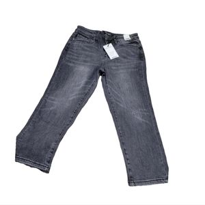 Judy blue NWT skinny fit capri size 25/1 grey wash jeans